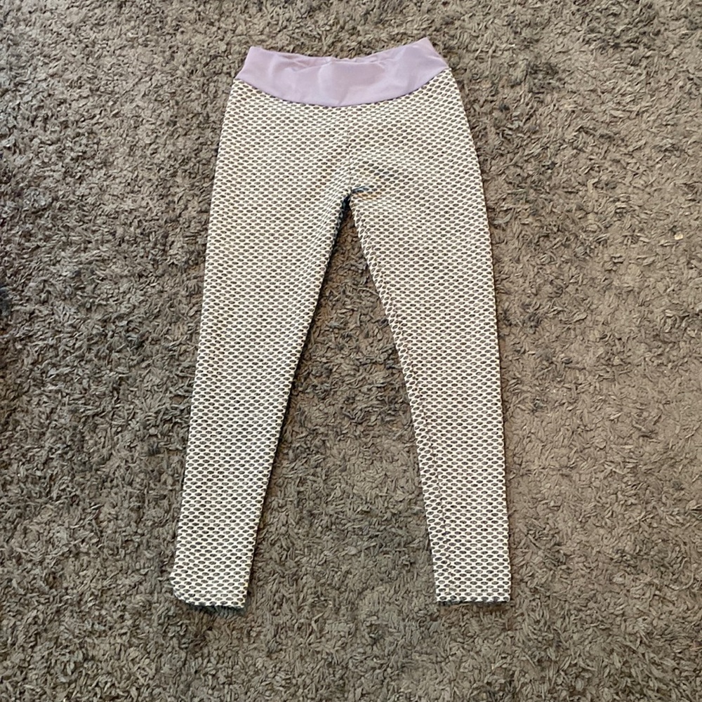 Gray butt-lifting athletic leggings